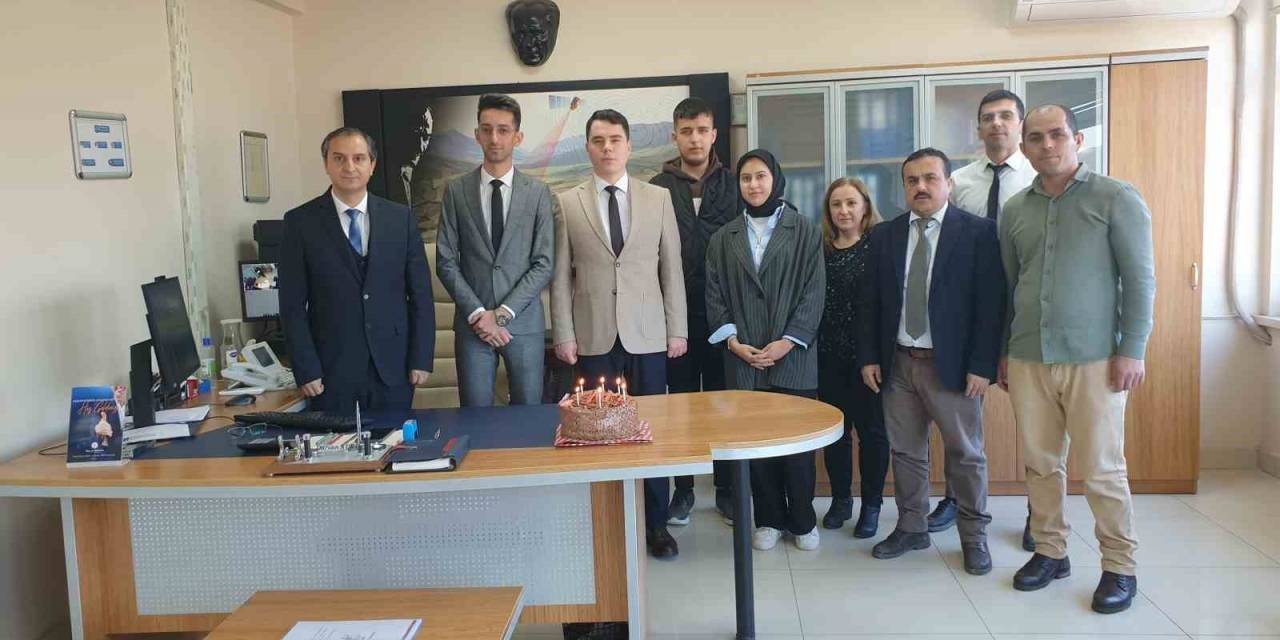 Kaymakam’dan Başarılı Memura Ödül