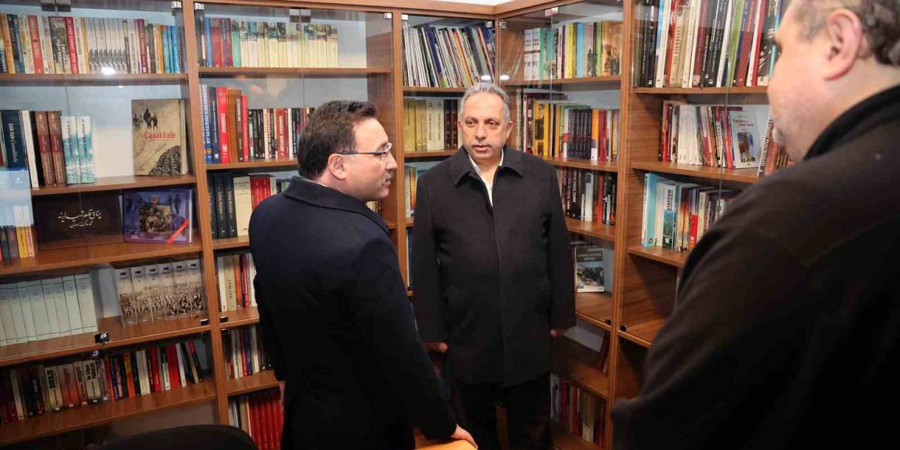 Vali Çiçek, ’çanakkale’den Cumhuriyete 100. Yıl’ Sergisi’nde