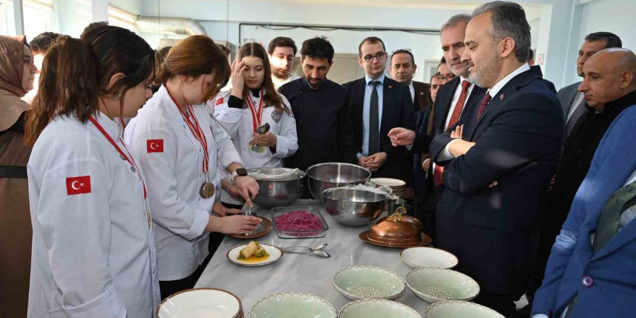 Başkan Aktaş’tan Madalyalı Öğrencilere Ziyaret