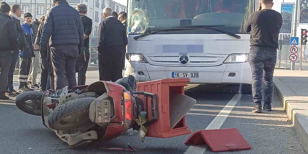 Otobüsle Motosiklet Çarpıştı 1 Yaralı
