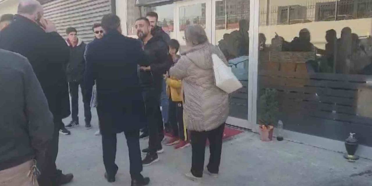İş Hanı İle Arsa Sahibi Karşı Karşıya Geldi, 25 Esnaf İş Yerlerinden Çıkarıldı