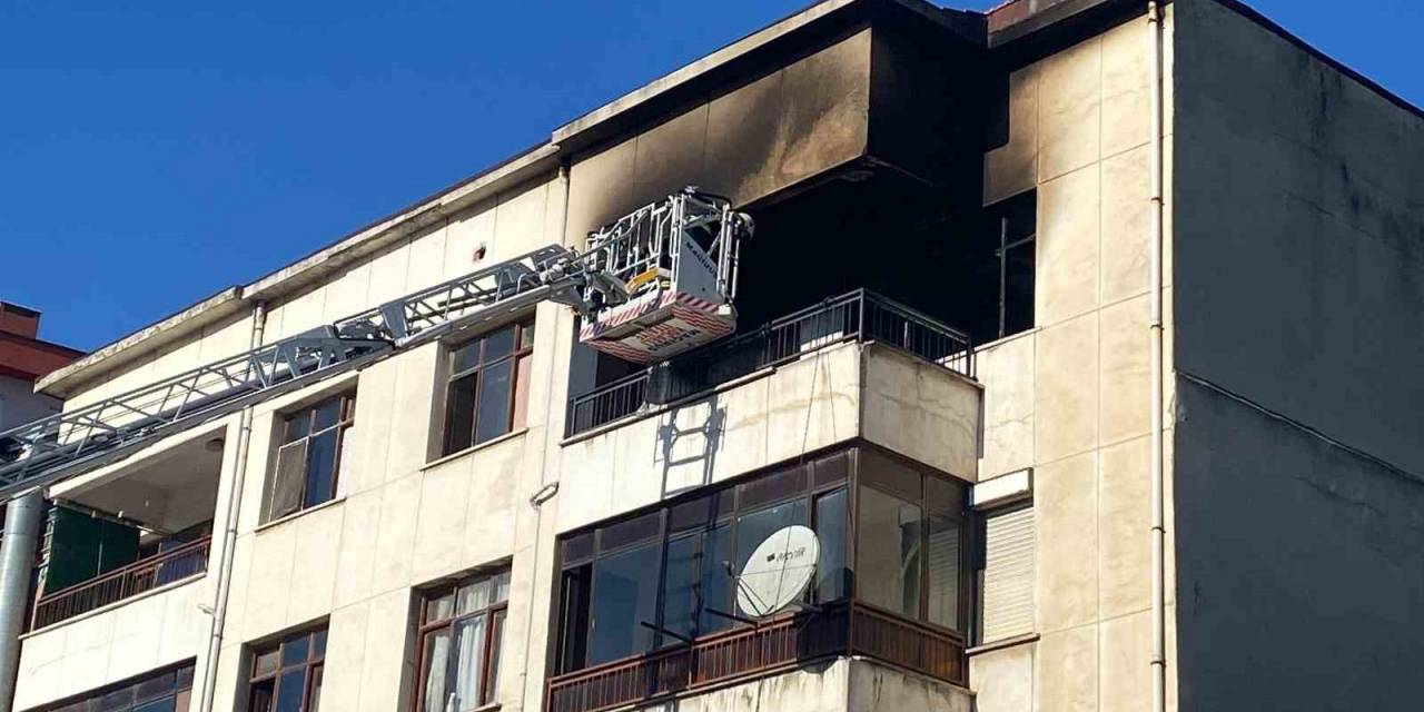 Evde Çıkan Yangında Anne Ve 2 Çocuğu Dumandan Etkilendi
