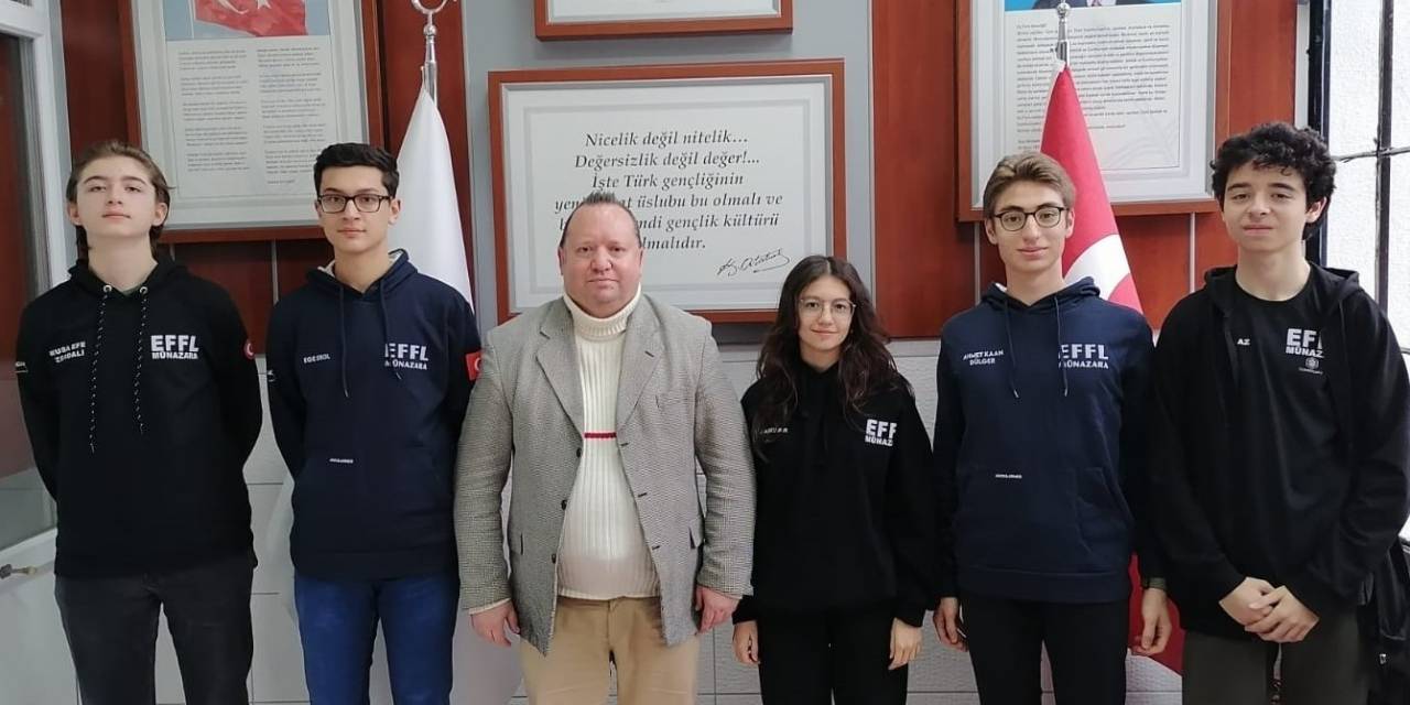 Eskişehir Fatih Fen Lisesi Ekibi Türkiye Münazara Şampiyonası’na Katıldı