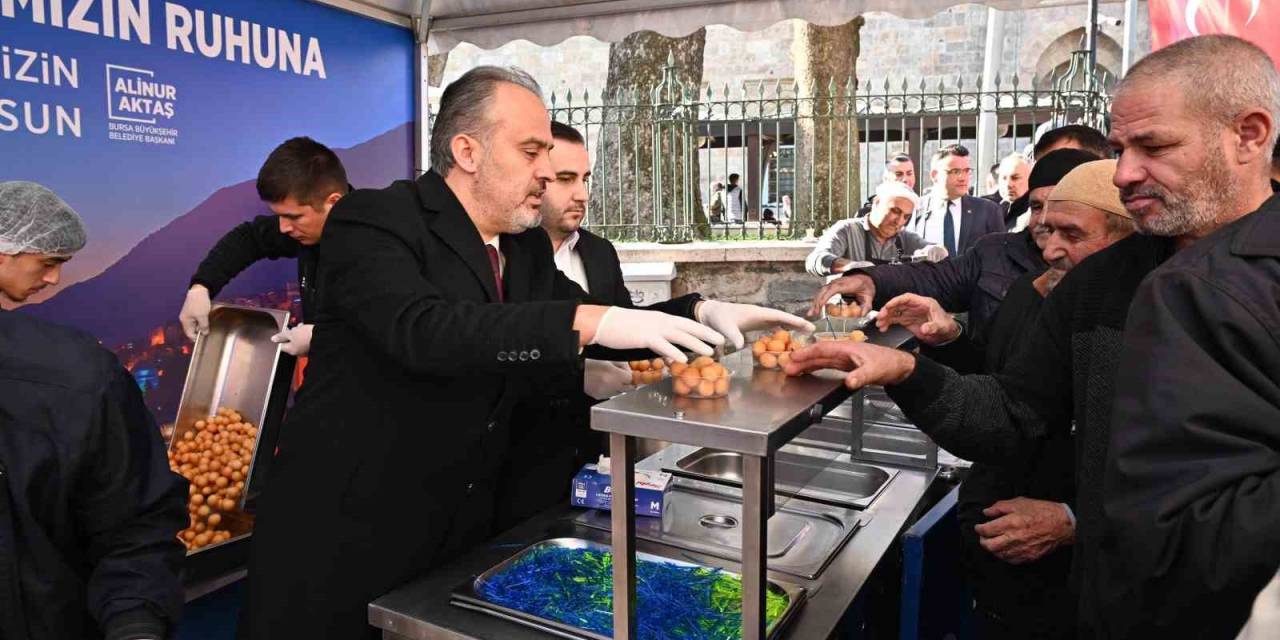 Bursa’da Şehitlerin Anısına Lokma Dağıtıldı