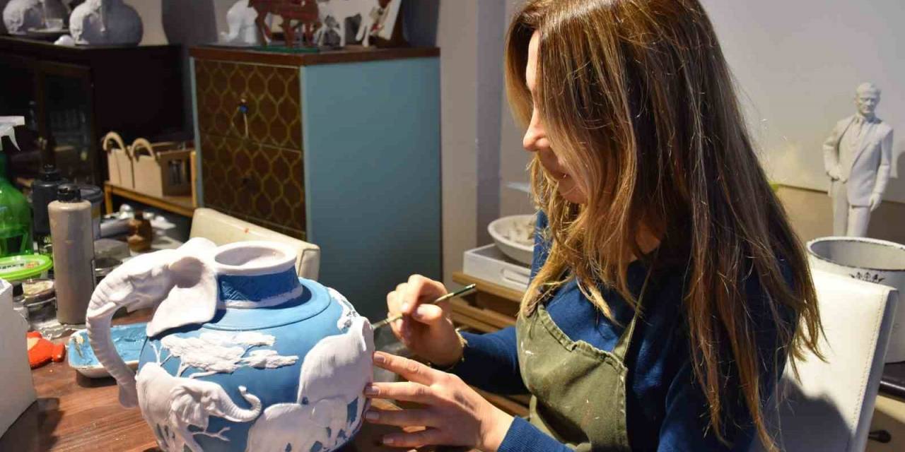 Yağlı Boya Sanatı İle Atıl Ürünleri Ofis Ve Ev Ürünlerine Dönüştürüyor