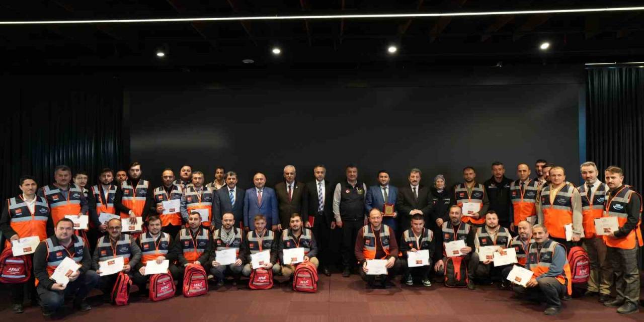 Din Görevlisi Ve Sağlık Çalışanından Oluşan 375 Kişi Destek Afad Gönüllüsü Oldu