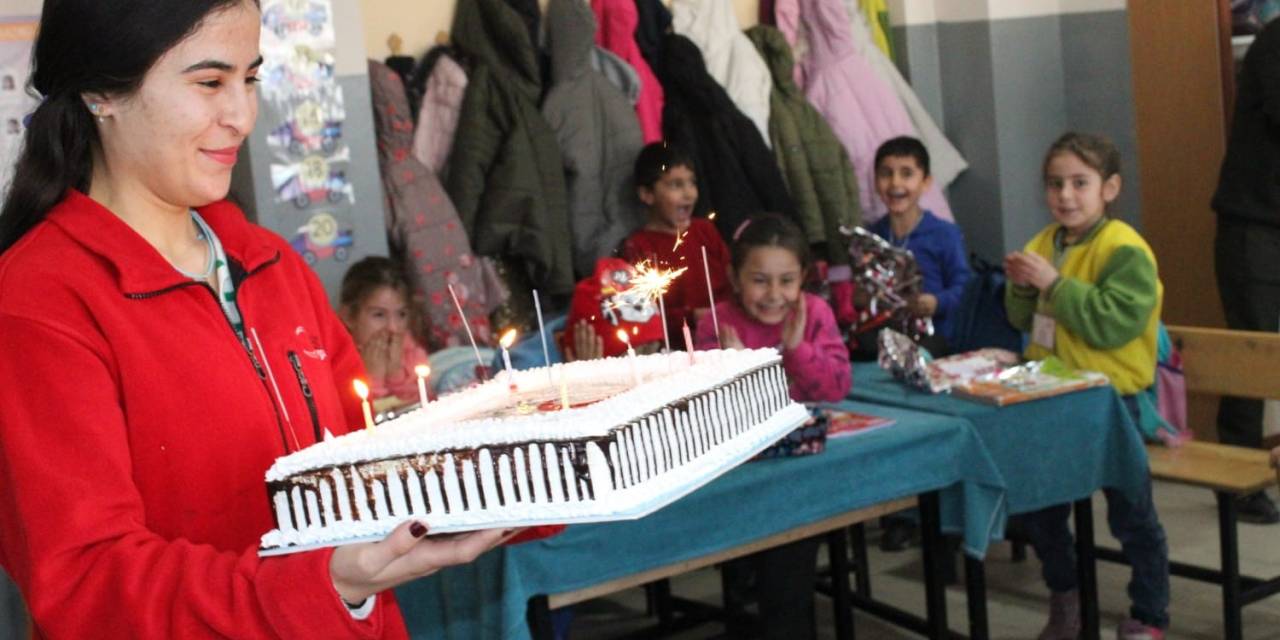 Ağrı’da Okuma Yazma Öğrenen Miniklerden Kızılay’a Anlamlı Mektup