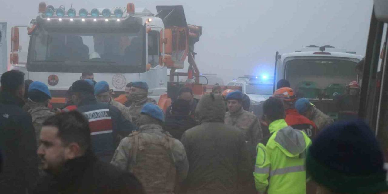 Katliam Gibi Kazada Acı Detay: Yardım İçin Durdukları Yolda Canlarından Oldular