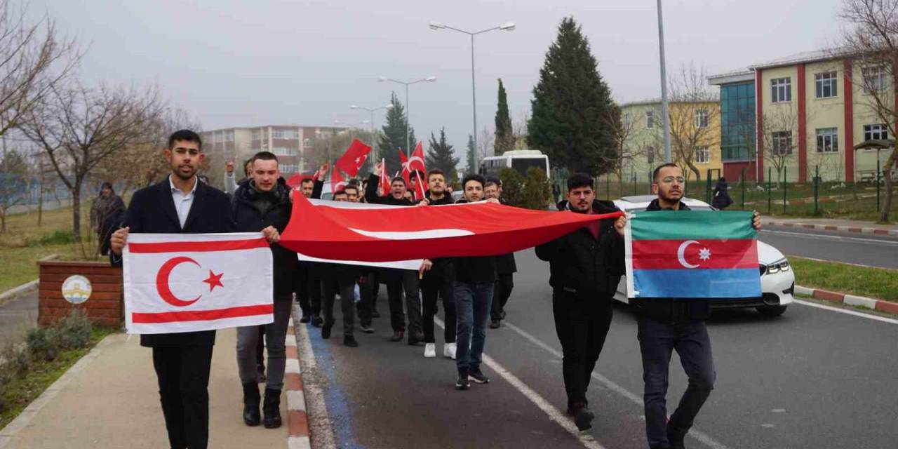 Edirne’de Üniversite Öğrencilerinden Teröre Lanet Yürüyüşü