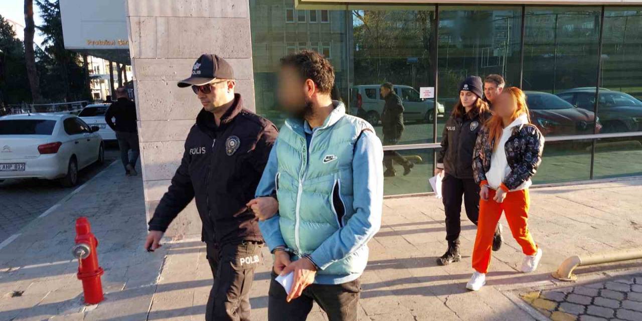 Hastanedeki Doktor Odasından 35 Bin Lira Çalan 2 Kişi Yakalandı