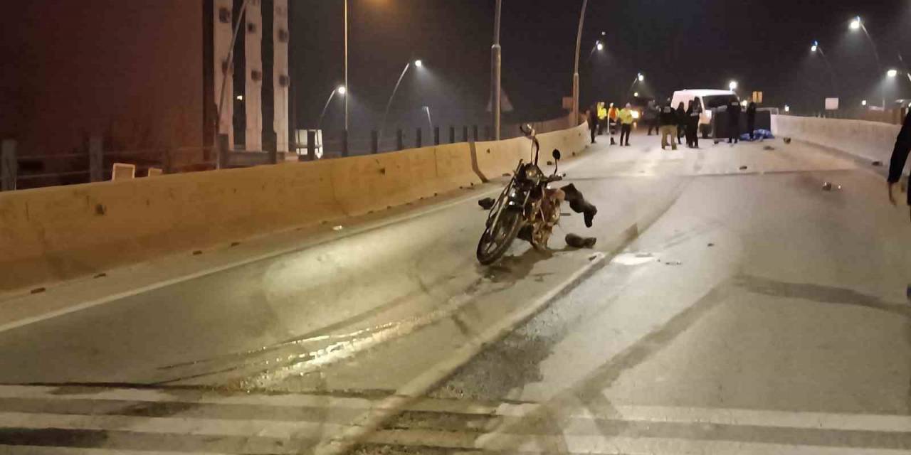 Üst Geçitte Cip İle Motosiklet Çarpıştı: 2 Ölü