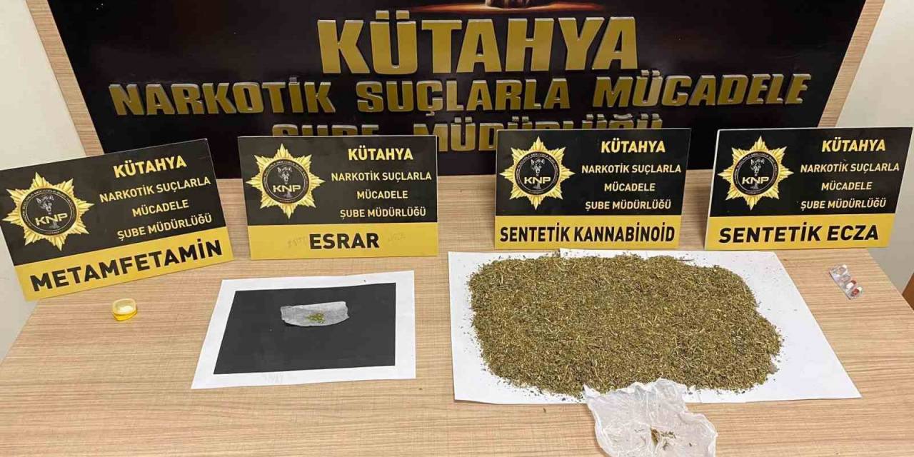 Kütahya’da Uyuşturucuyu Yola Döküp Kaçmaya Çalışan Zehir Tacirleri Tutuklandı