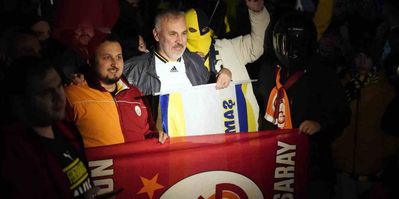 Fenerbahçeli Ve Galatasaraylı Taraftarlar, Sabiha Gökçen Havalimanı’na Akın Etti