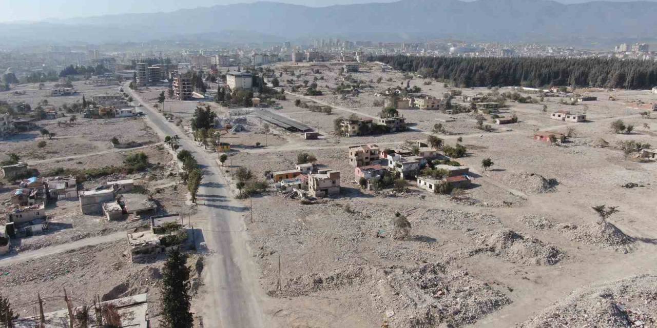 Enkaz Kentte Depremzede Vatandaşlar Gelecekten Umutlu