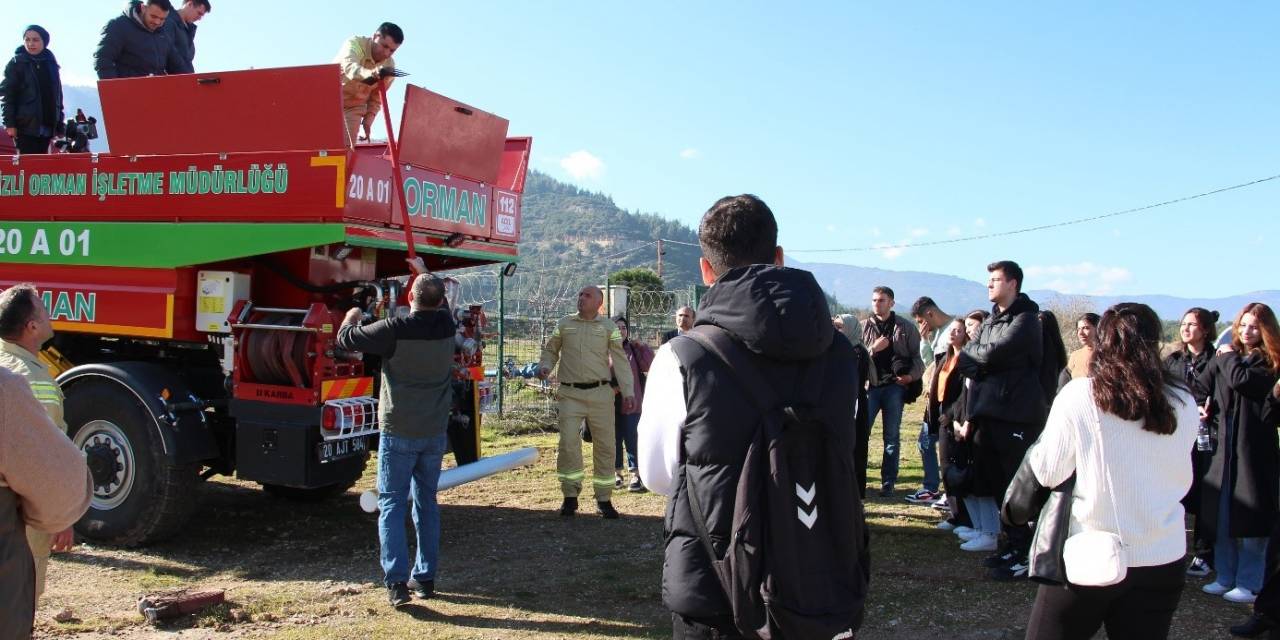 Genç İletişimciler Yangın Söndürme Gönüllüsü Oldu