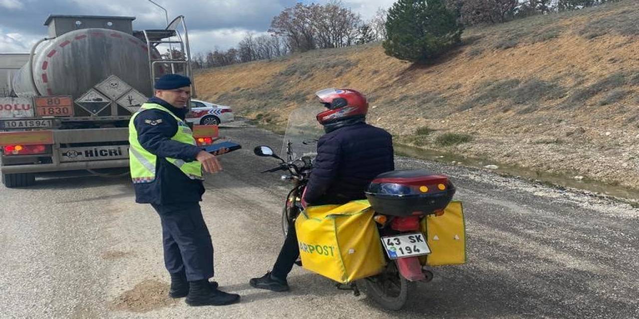 Emet’te Jandarma Trafik Ekipleri Denetimlerini Aralıksız Sürdürüyor