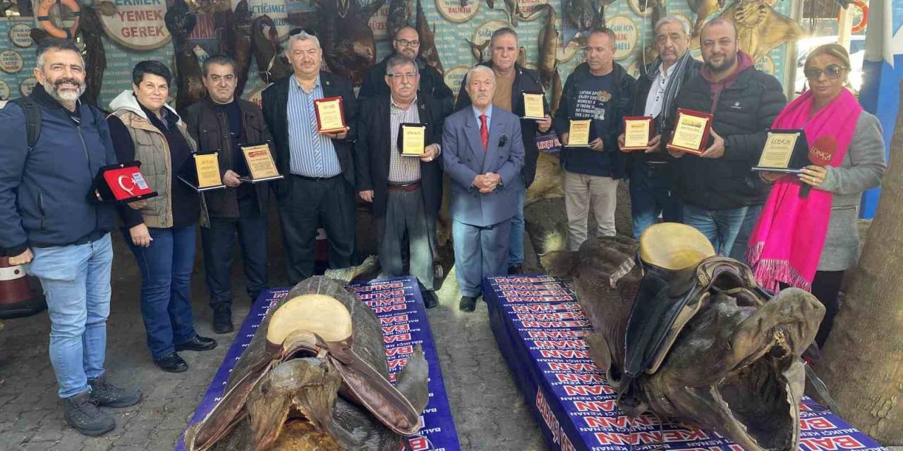 Türkiye Deniz Canlıları Müzesi’ne Gazetecilerden 15 Plaket Birden Verildi