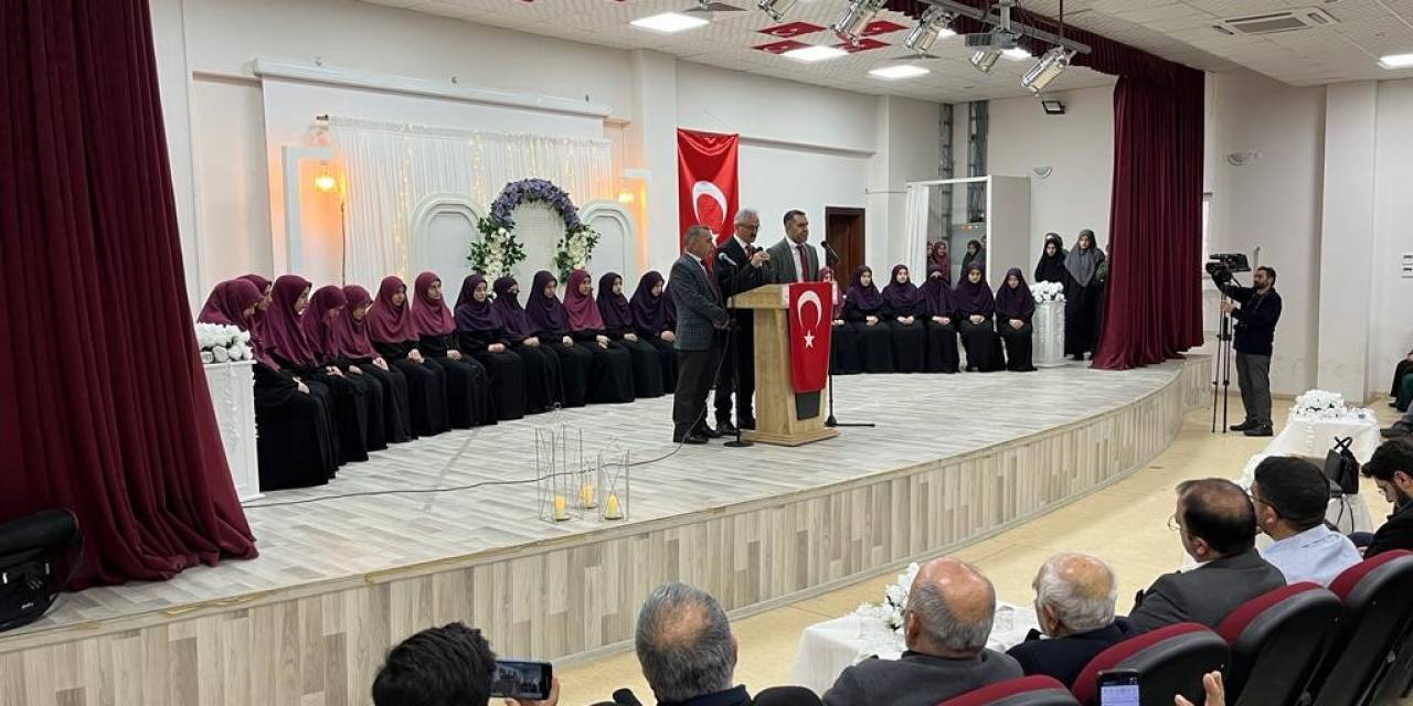 Adilcevaz’da 24 Hafız İçin Hafızlık İcazet Merasimi Düzenlendi