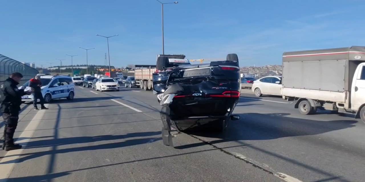 Tem Otoyolu’nda Takla Atan Araçtaki Çiftin Burunları Bile Kanamadı