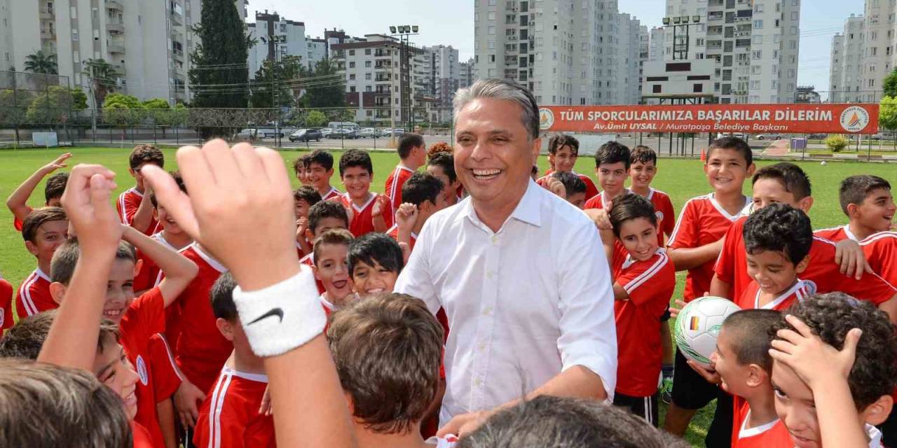 Muratpaşa’dan 94 Kulübe 7’şer Bin Lira Destek