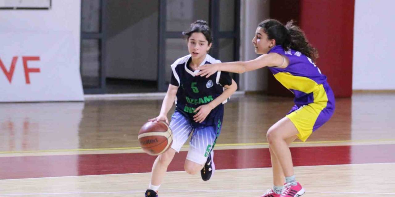 Sivas’ta Okullar Basketbolda Yarıştı