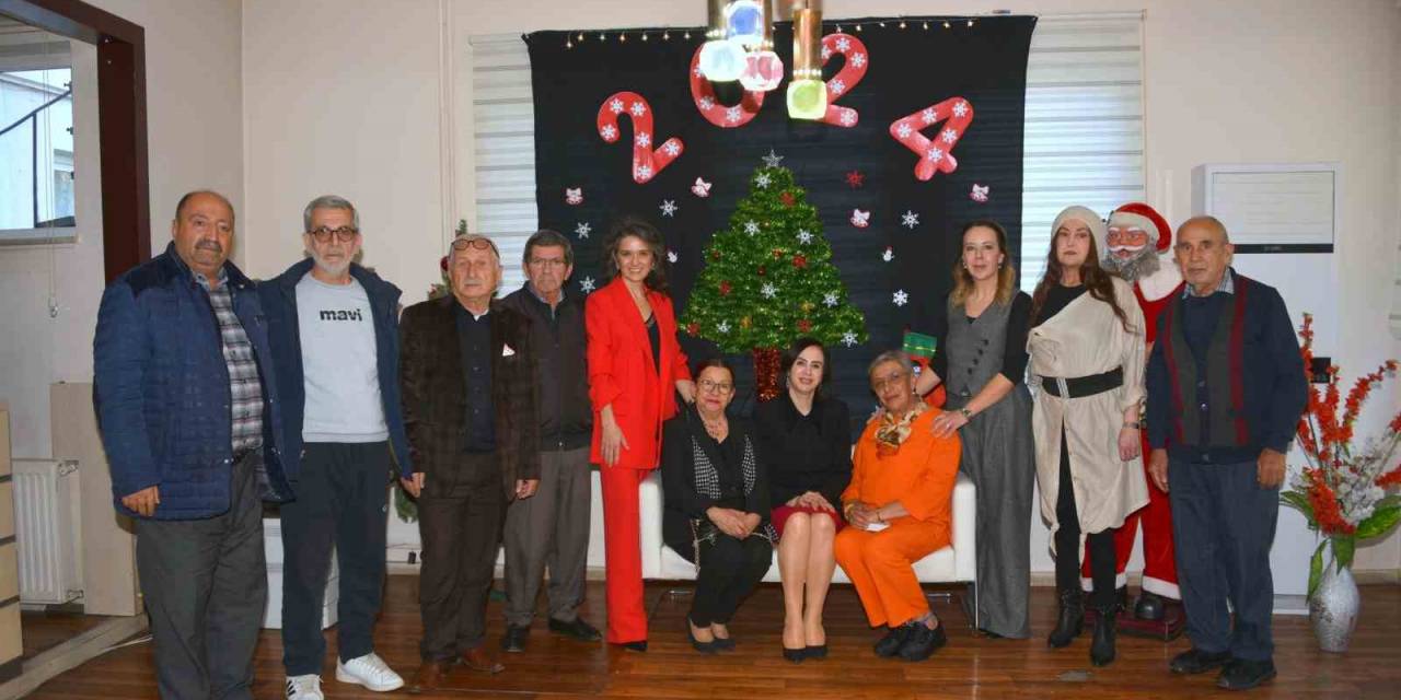 Vali Akbıyık’ın Eşi Huzurevi Sakinlerinin Yeni Yıl Etkinliğine Katıldı