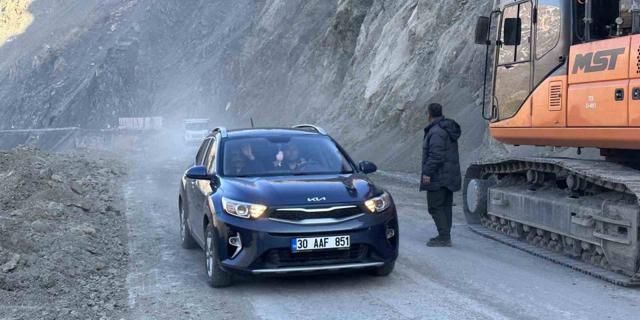 Heyalan Nedeniyle Kapanan Yüksekova-van Karayolu Tekrar Ulaşıma Açıldı