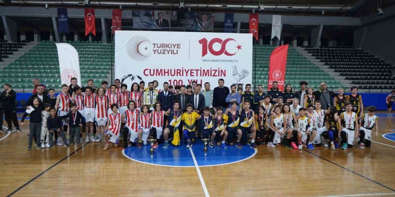 Antrenör Hem Sesini Hem De Maçı Kaybetti