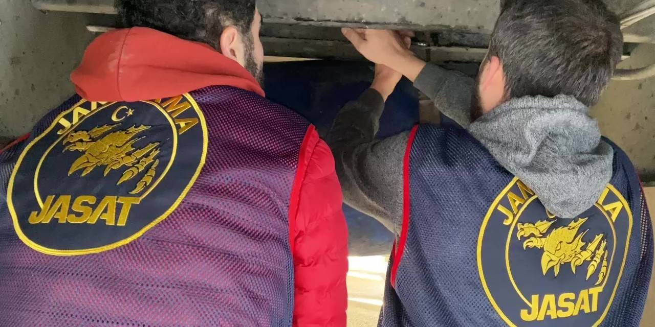 Jasat Tırın Farklı Noktalarına Gizlenmiş 190 Karton Kaçak Sigara Yakaladı