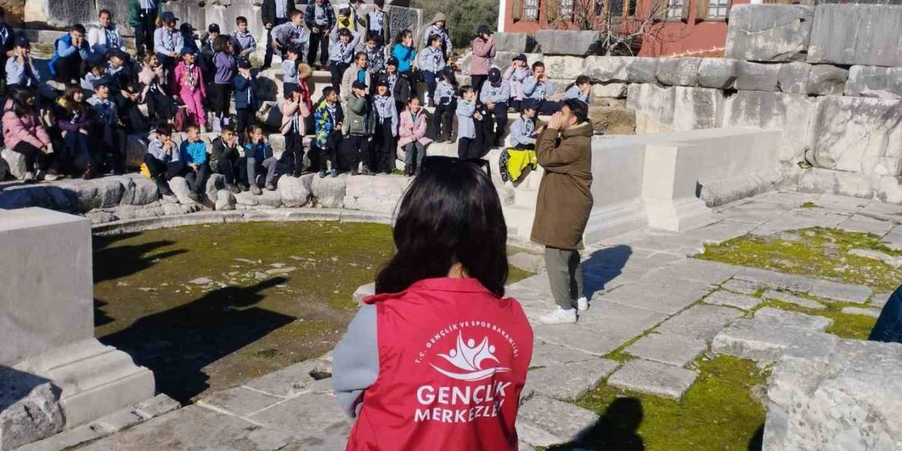 Çocuklara Tarihi Alanda Tiyatro Çalışması Gerçekleştirildi