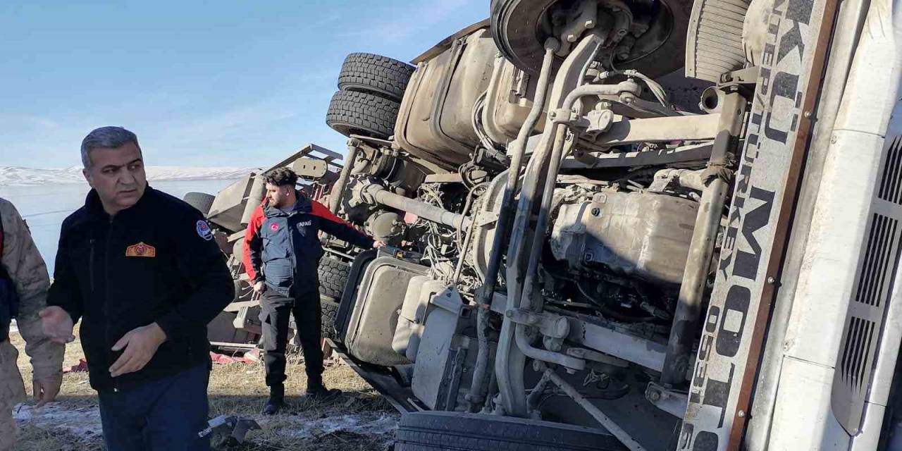 Kars’ta Devrilen Tırda Can Pazarı