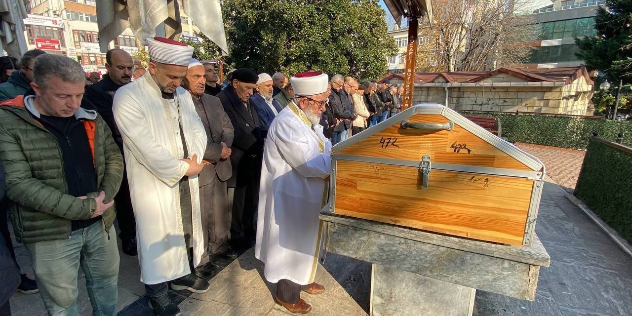50 Yıl Boyunca Gönüllü Olarak Hafızlık Yaptığı Camiden Son Yolculuğuna Uğurlandı