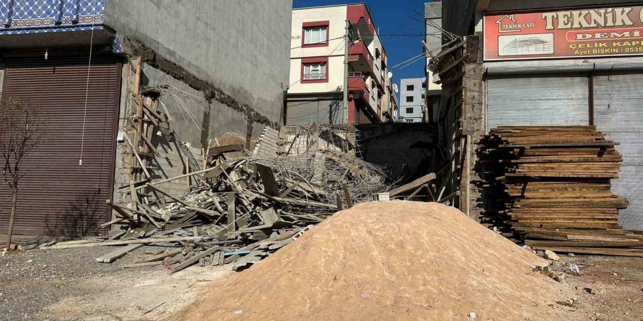 Gaziantep’te Beton Dökümü Sonrası İnşaat Çöktü: 1’i Ağır 2 Yaralı