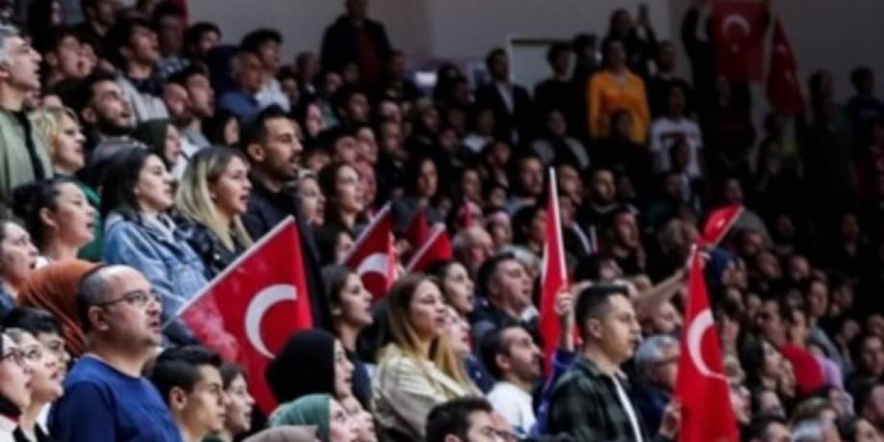 İzmit Belediyespor Taraftarları Atatürk Baskılı Tişört Giymeye Davet Etti