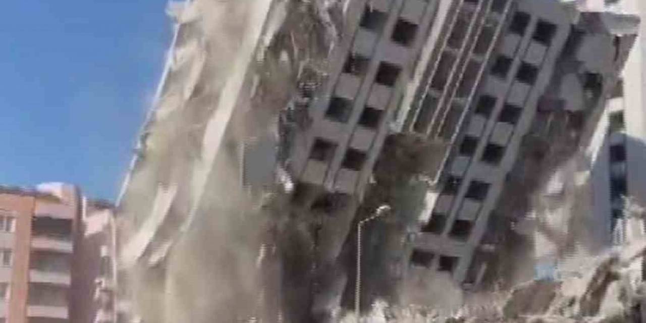 Çökme Riskine Karşı Çevresindeki Ağır Hasarlı Binalar Boşaltılmıştı, 15 Katlı Bina Böyle Yerle Bir Oldu