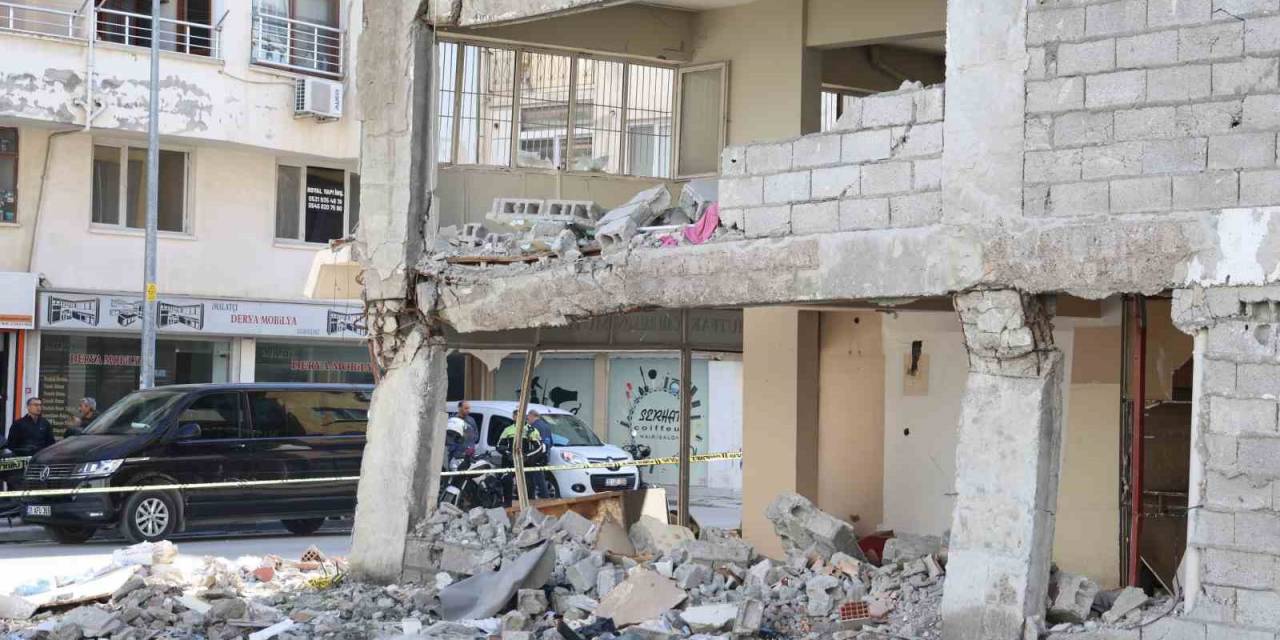 Kolonları Parçalanan Ve Ayakta Güçlükle Duran Binanın ’hasarsız’ Olduğu Gerekçesiyle Mahkemeye Verilmesi Hayrete Düşürdü