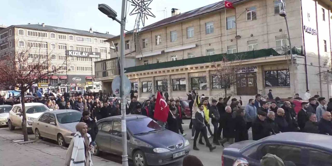 Ülkü Ocakları Şehitler İçin Yürüdü