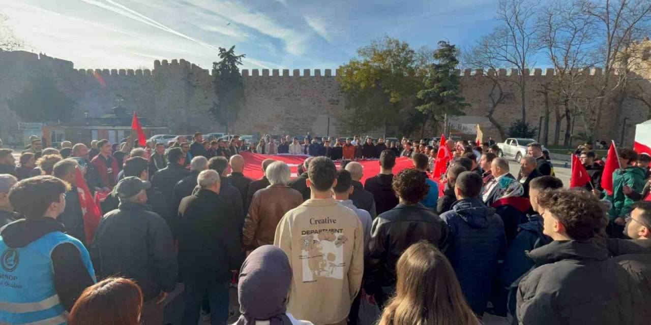 Sinop’ta Şehitleri Anma Yürüyüşü