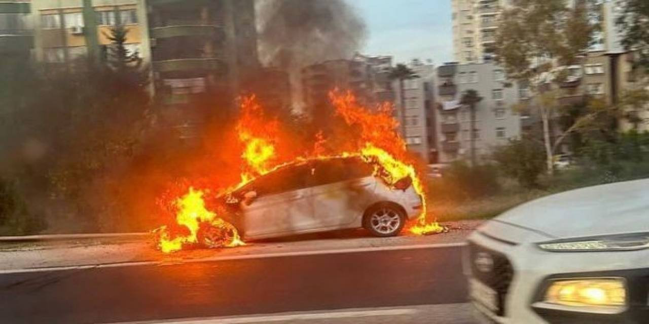 Mersin’de Bir Günde 4 Araç Motor Kısmından Yandı