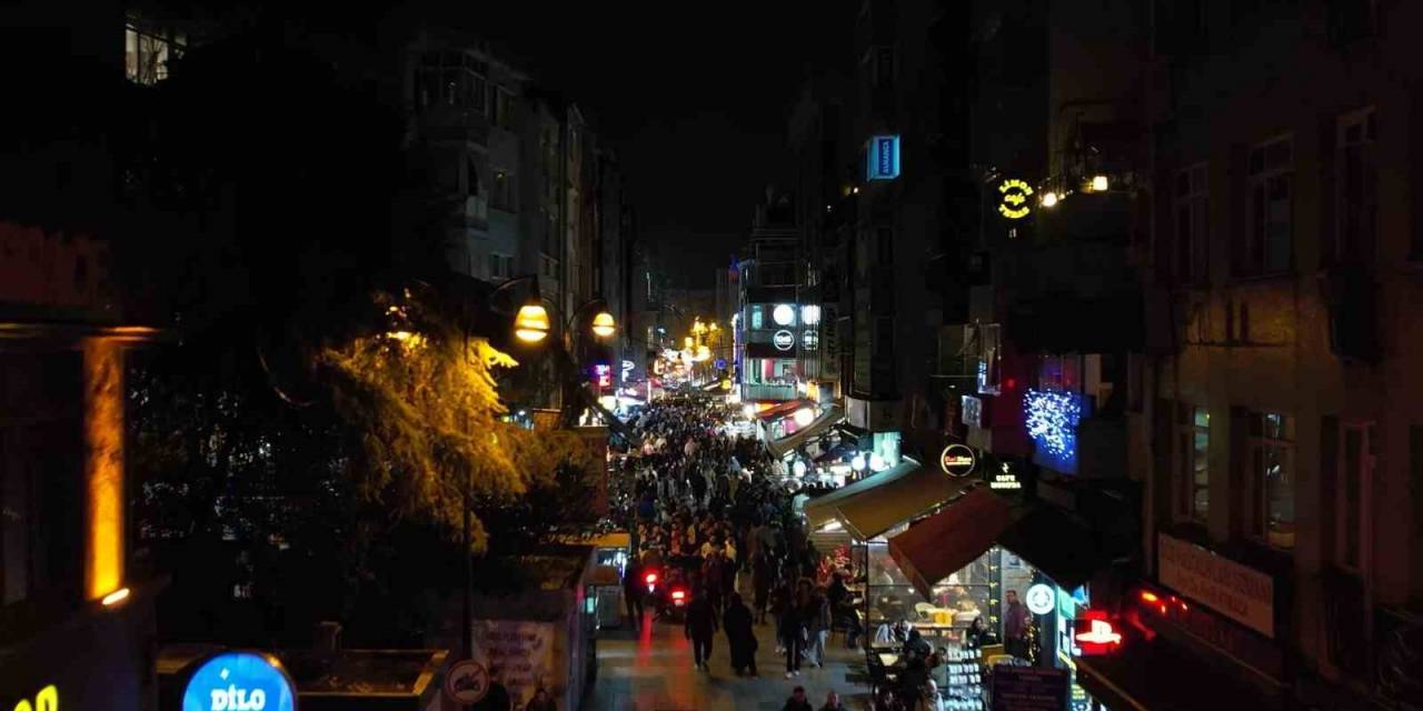 Kadıköy’de Yılbaşı Öncesi Yoğunluk Havadan Görüntülendi