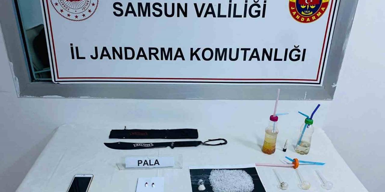 Otobüsle Uyuşturucu Taşırken Jandarmaya Yakalandı
