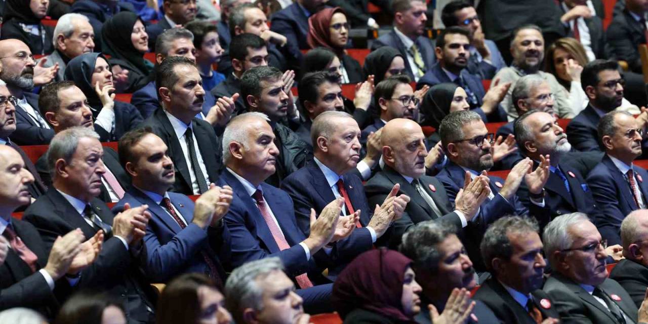 Cumhurbaşkanı Erdoğan: "Biz Türk Sporunun Tartışmalarla Değil, Başarılarla Gündeme Gelmesini Arzu Ediyoruz"