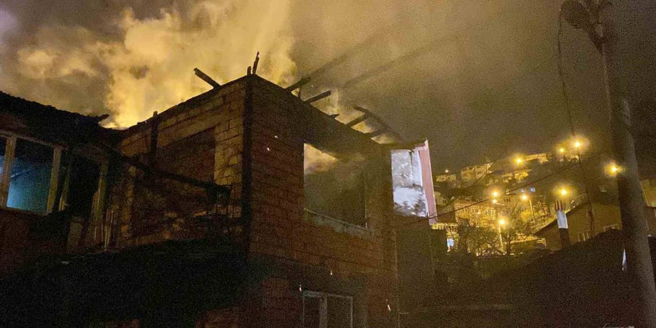 Zonguldak’ta Bir Ev Çıkan Yangında Kullanılamaz Hale Geldi