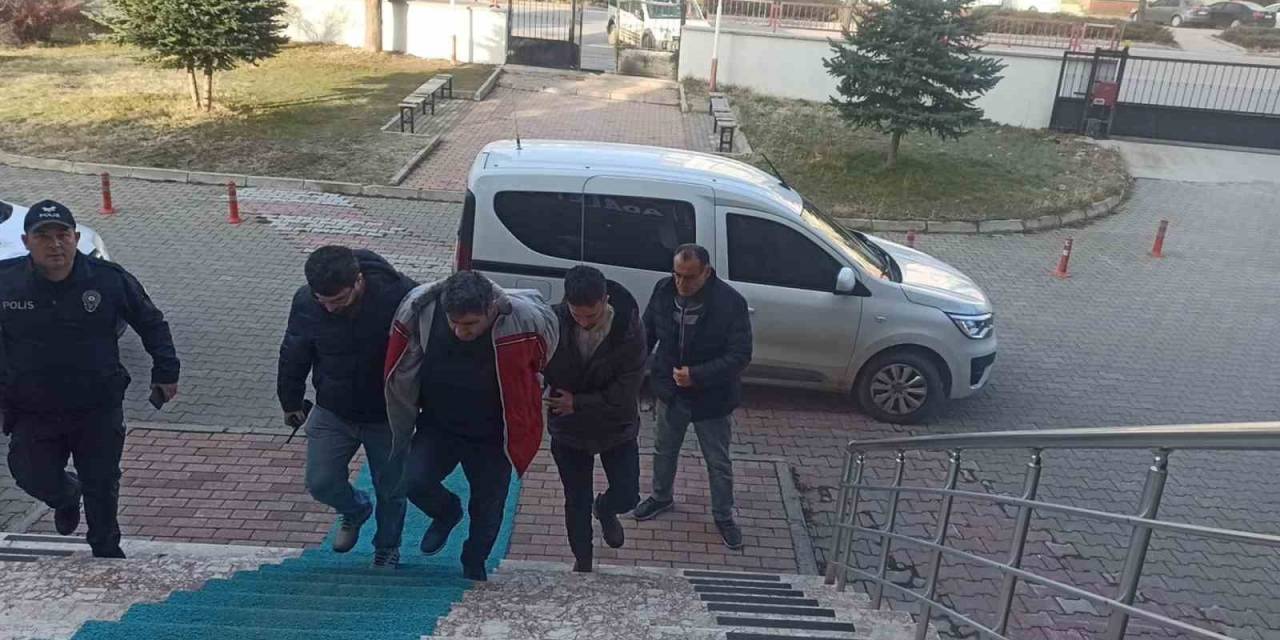 Eski Eşini Ve Kızını Öldüren Şüpheli Adliyeye Sevk Edildi
