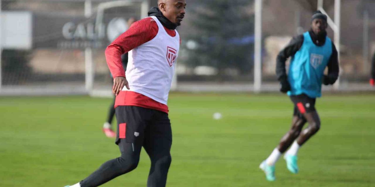 Sivasspor 2023’ün Son Antrenmanını Gerçekleştirdi