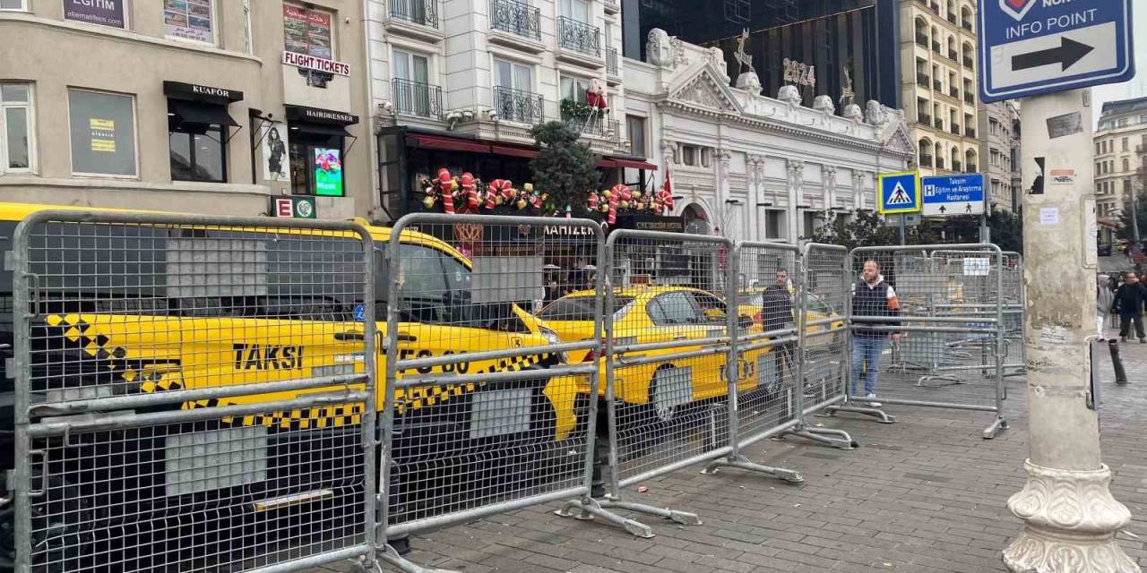 Taksim’de Yılbaşı Hazırlıkları