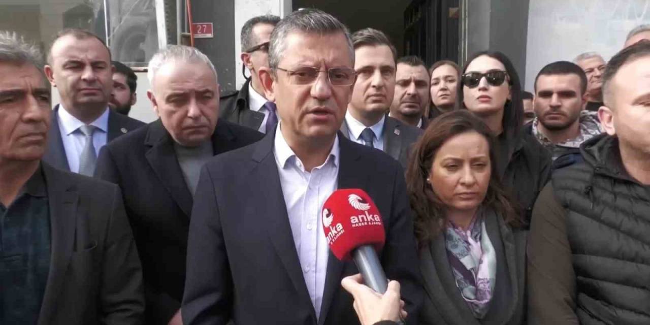 Chp Genel Başkanı Özel Memleketi Manisa’da Şehit Ailesini Ziyaret Etti