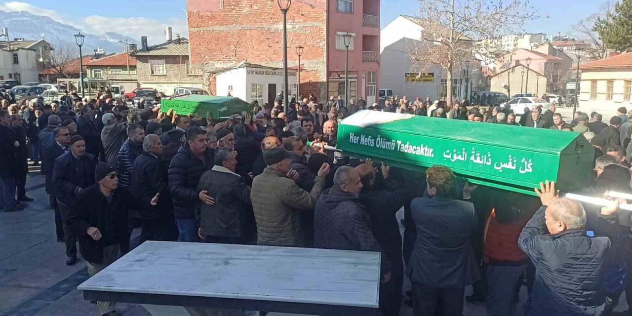 Konya’da Eski Kocası Tarafından Öldürülen Kadın Ve Kızı Toprağa Verildi