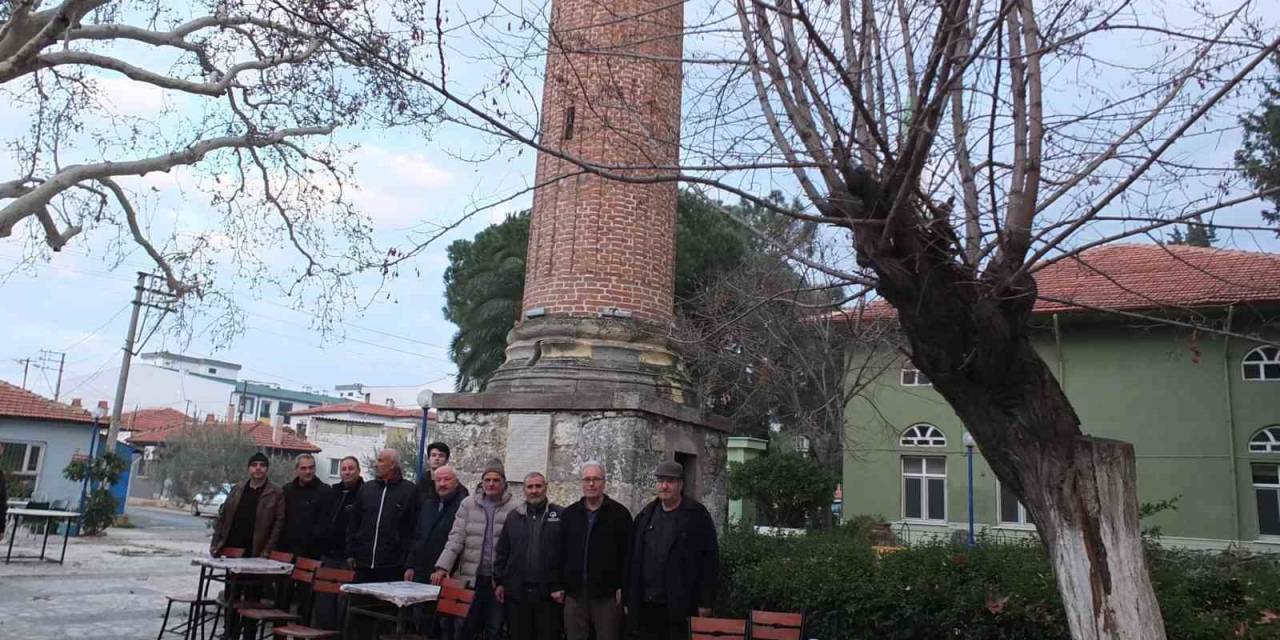 Burhaniye’de Camisiz Minare Mahallenin Simgesi Oldu