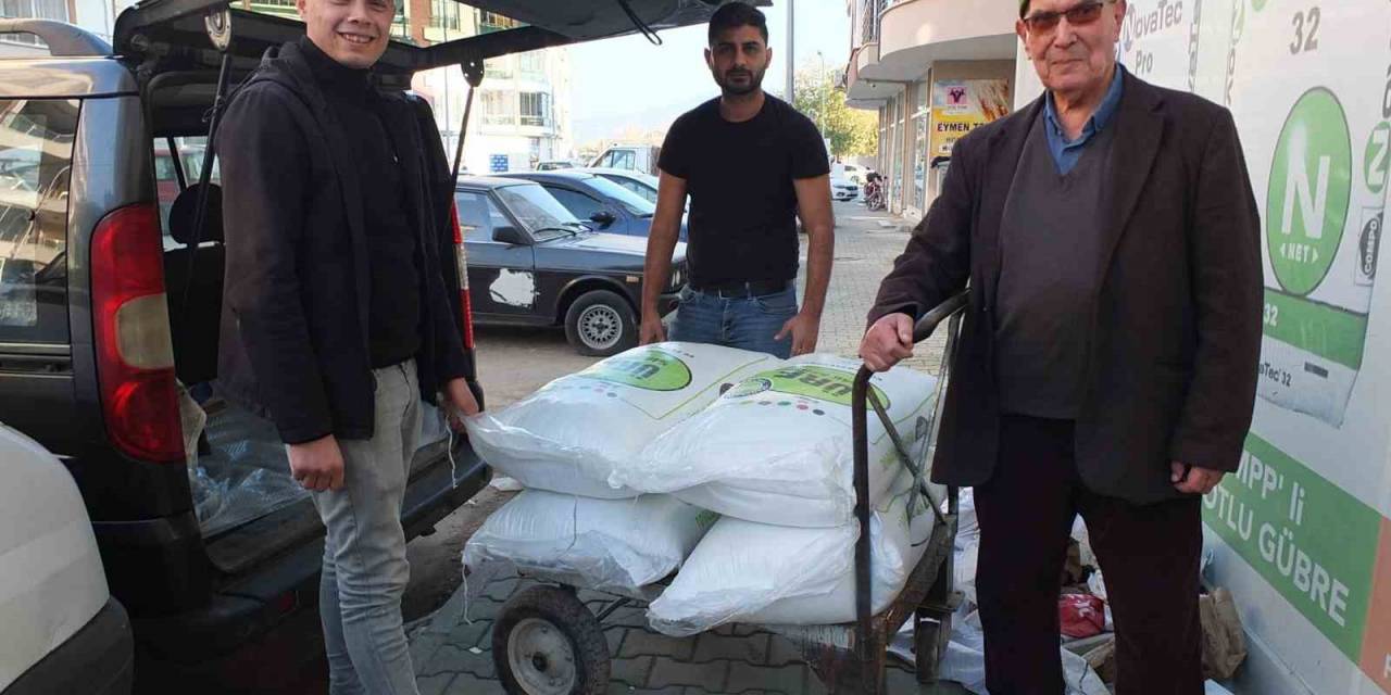 Burhaniye’de Yağmurlardan Sonra Gübre Satışları Arttı